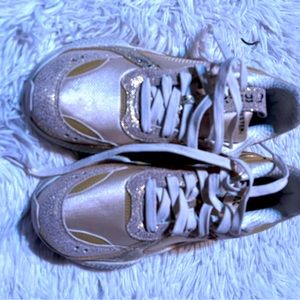 Womens cream and gold Pumas. Super cute!